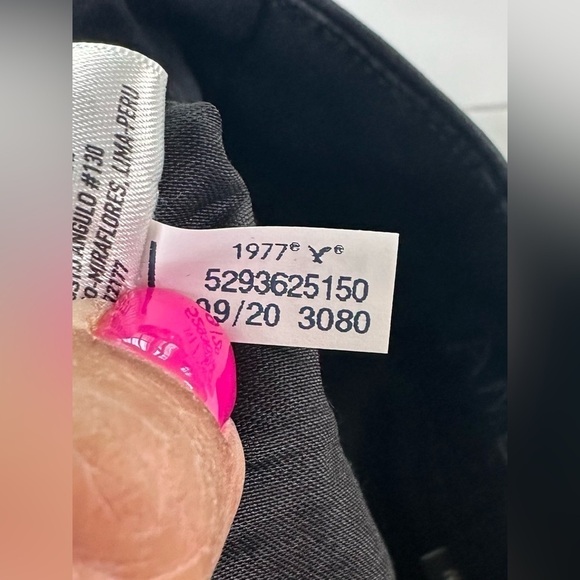 American Eagle Curvy Hi-Rise Next Level Stretch Distressed Black Jegging - Picture 15 of 16